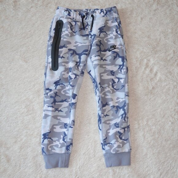 Boys Size Small (4-6) Nike Sportswear Tech Fleece Joggers, Blue Camo - Picture 2 of 5